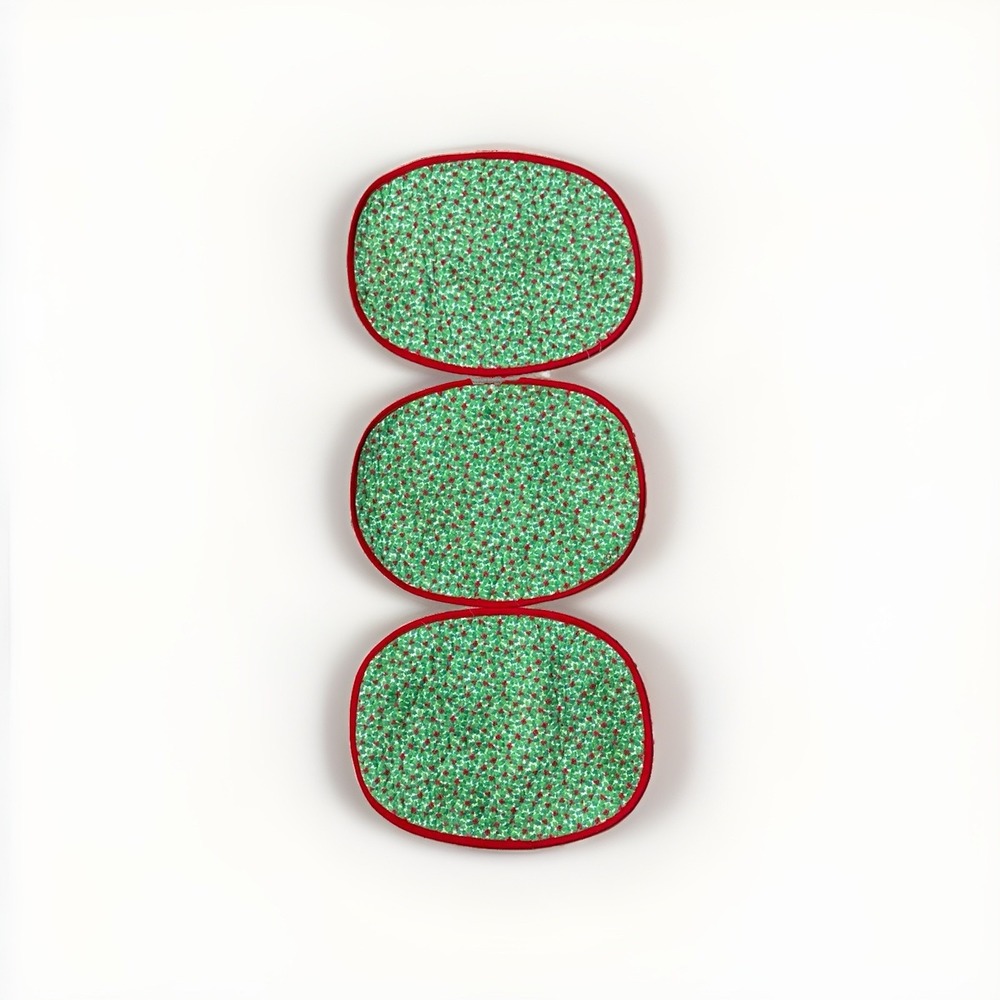 Set of 3 Vintage Reversible Oval Quilted Fabric Placemats Green Holly Red Back